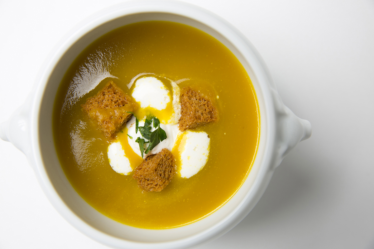 かぼちゃのポタージュスープ ほうれん草とリコッタチーズのフラン ポットサーブ