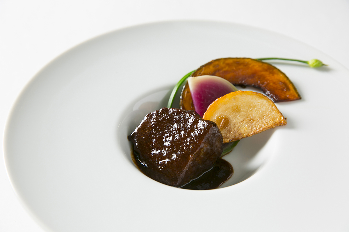 牛ほほ肉のブレゼ 季節野菜のグリルを添えて